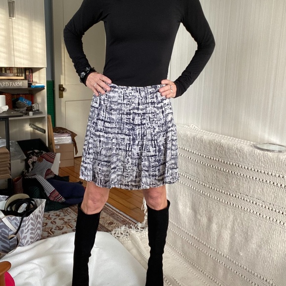 Banana Republic Navy/Soft Gray Trapeze Skirt, Fully Lined, Size 2 - Picture 5 of 11